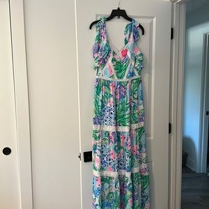 Very good used condition Lilly Pulitzer maxi dress size 6